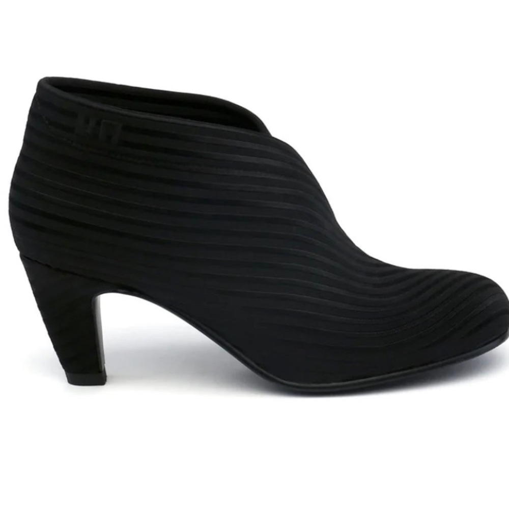 United Nude Fold Mid booties. Worn twice. Great condition.